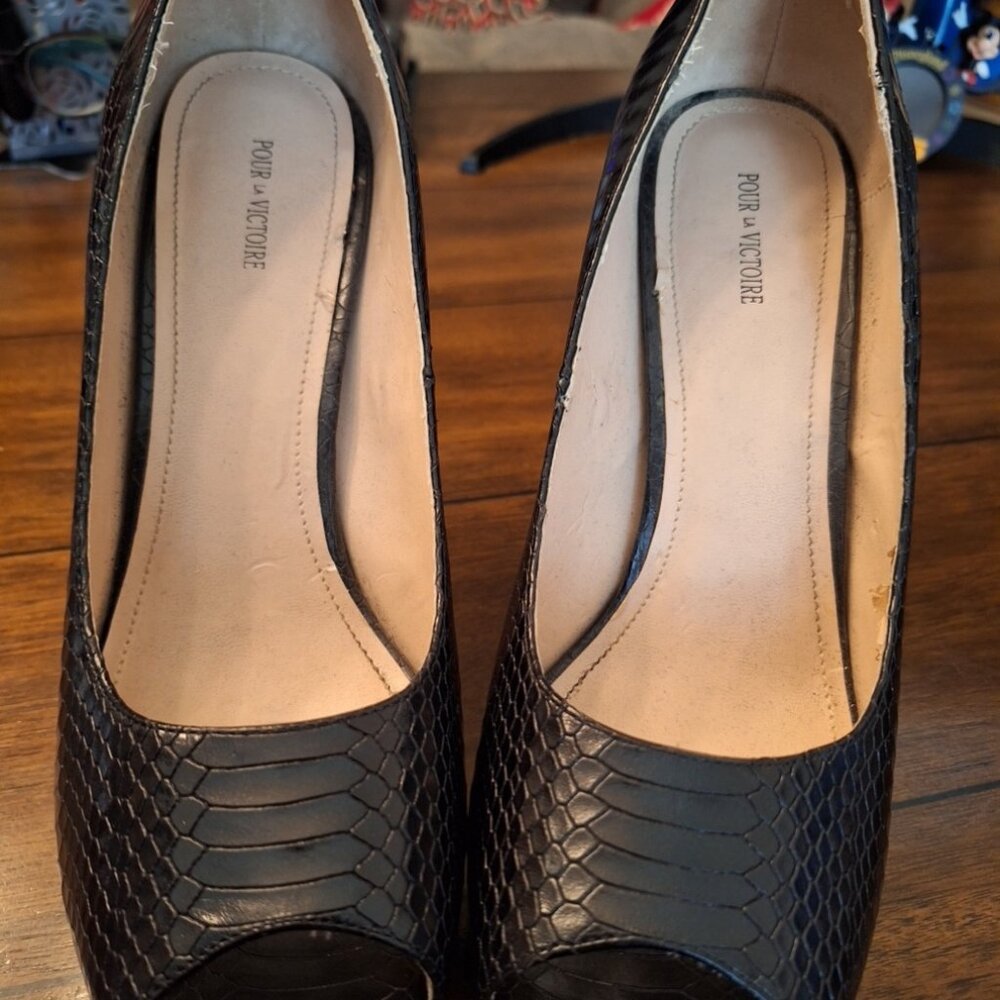 Pour La Victoire Black Pumps